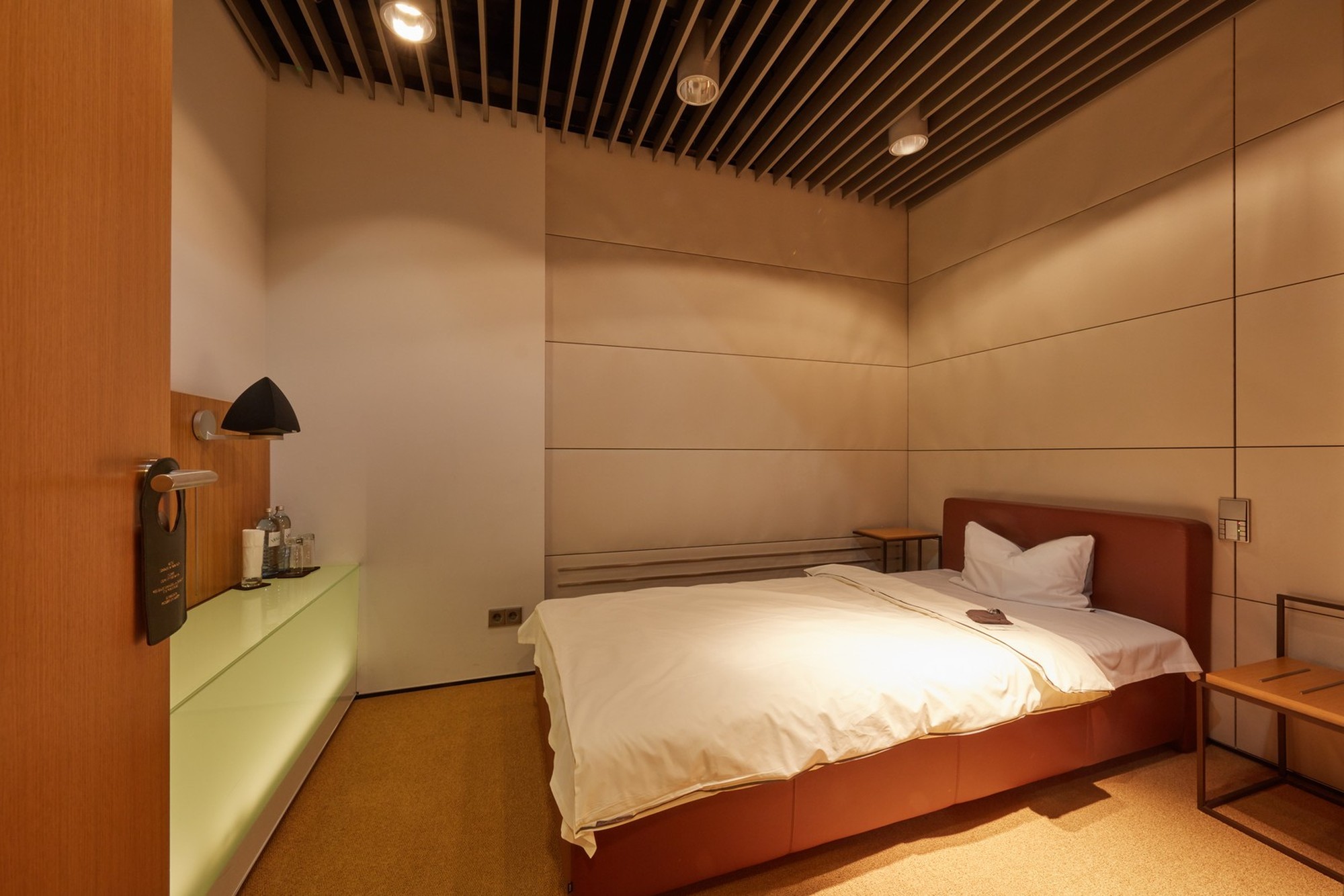 Lufthansa First Class Lounge in Frankfurt, bedroom area offering passengers a private rest space. Photo by Lufthansa.