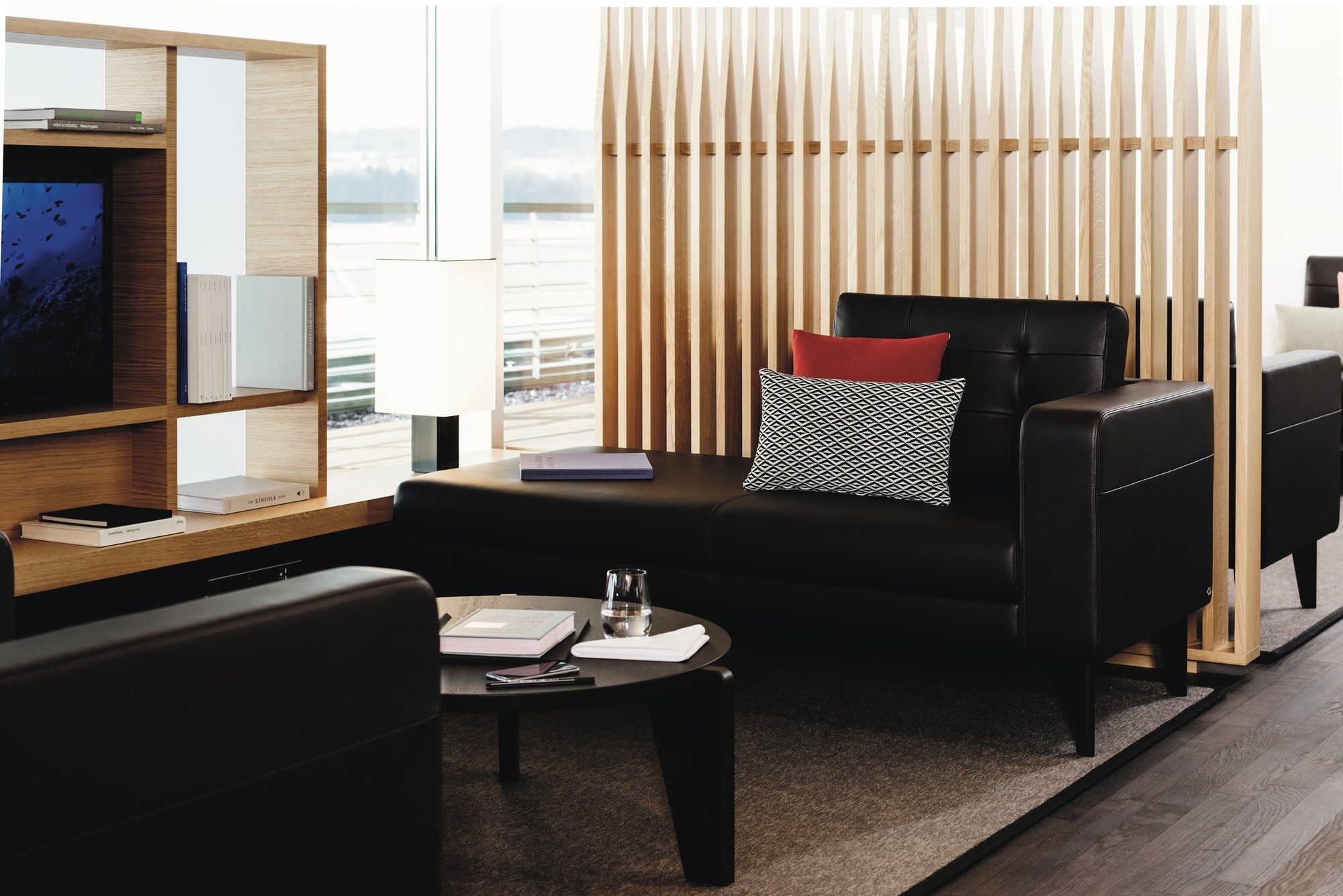 Lufthansa First Class Lounge, private seating with leather armchairs and bookshelves for a more cozy atmosphere. Photo by Lufthansa.