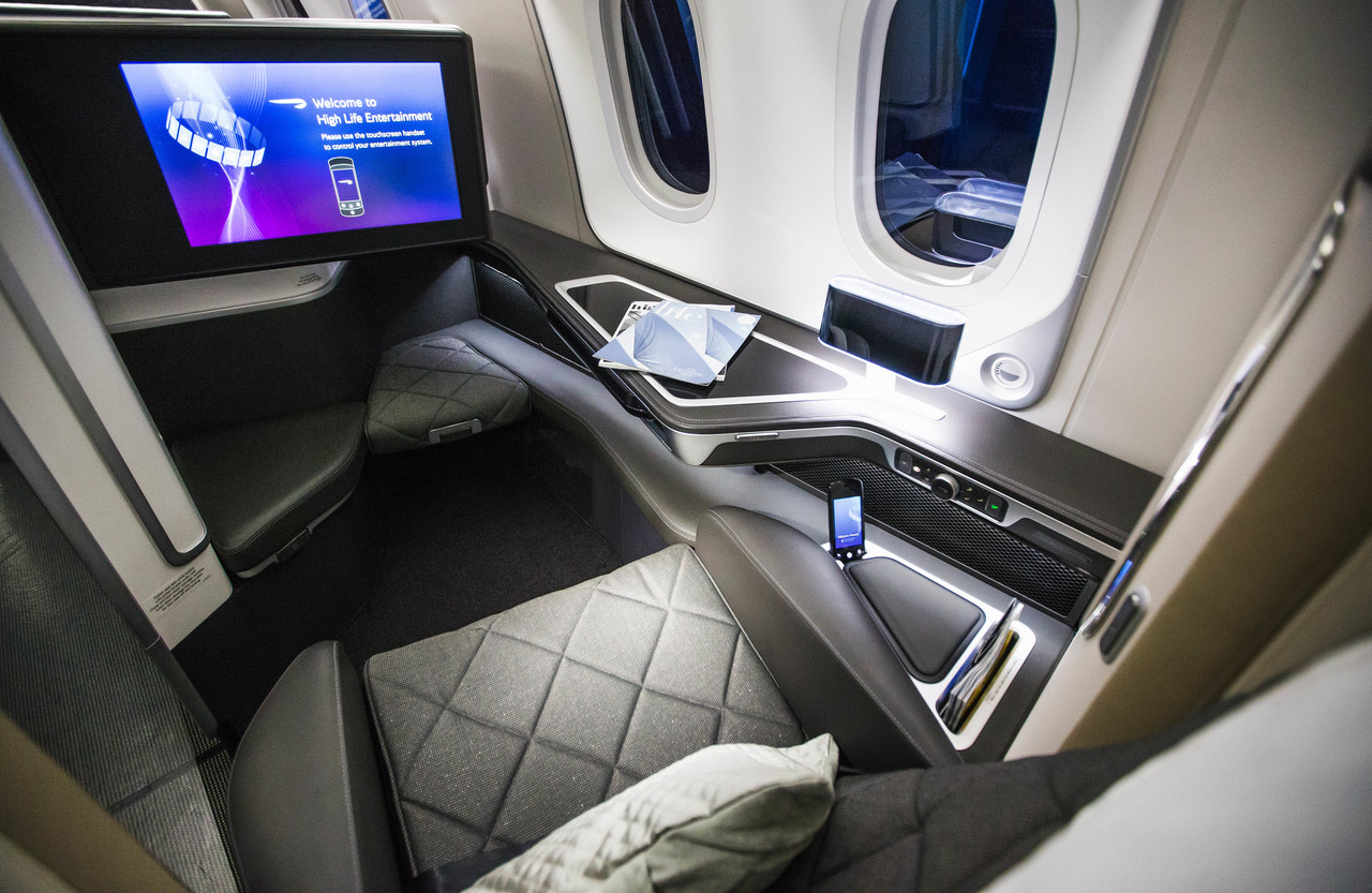 Cover image for Business Class vs. First Class: What's the Difference?