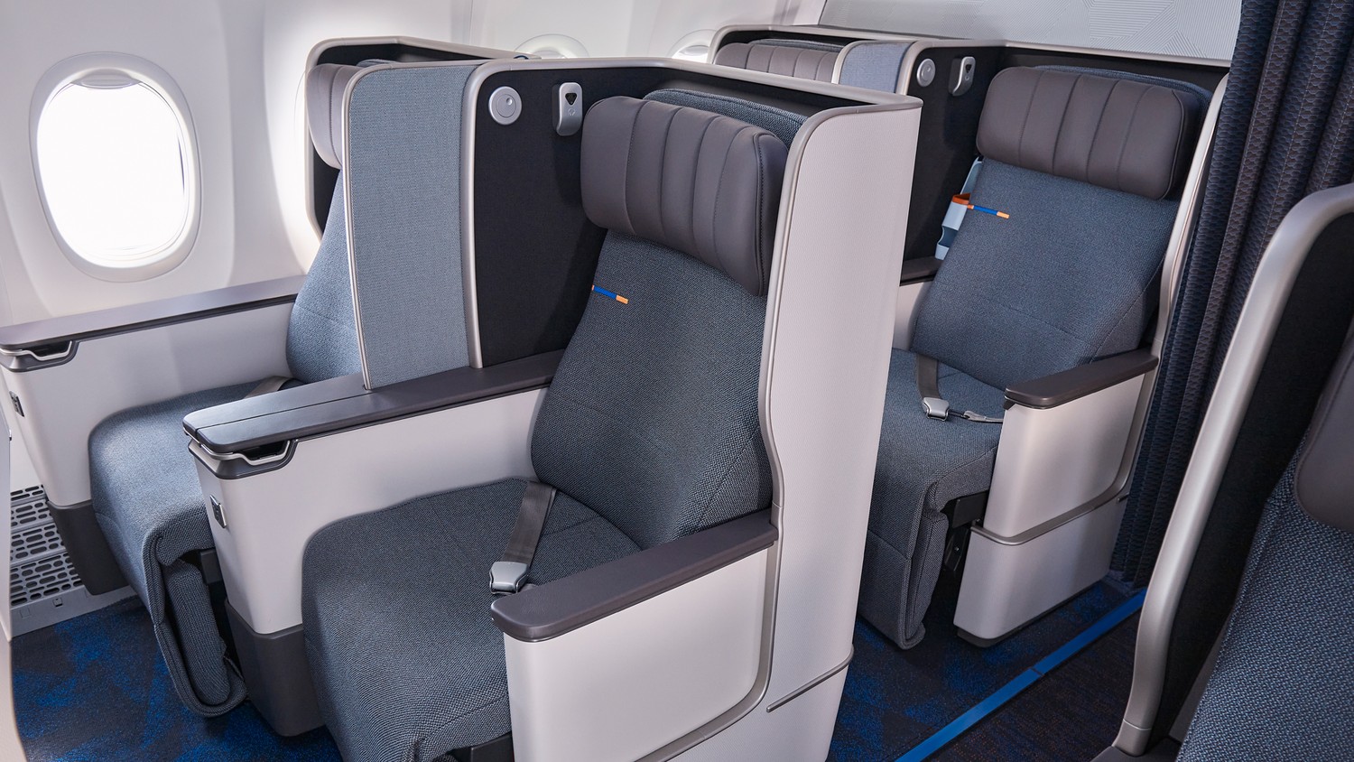 FlyDubai business class - regional - reclining seats